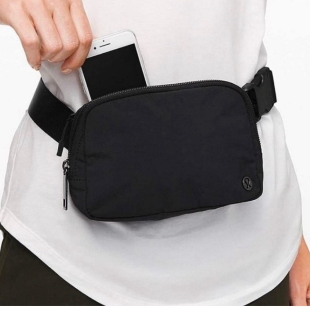 Lululemon original*** belt bag. Matte black logo